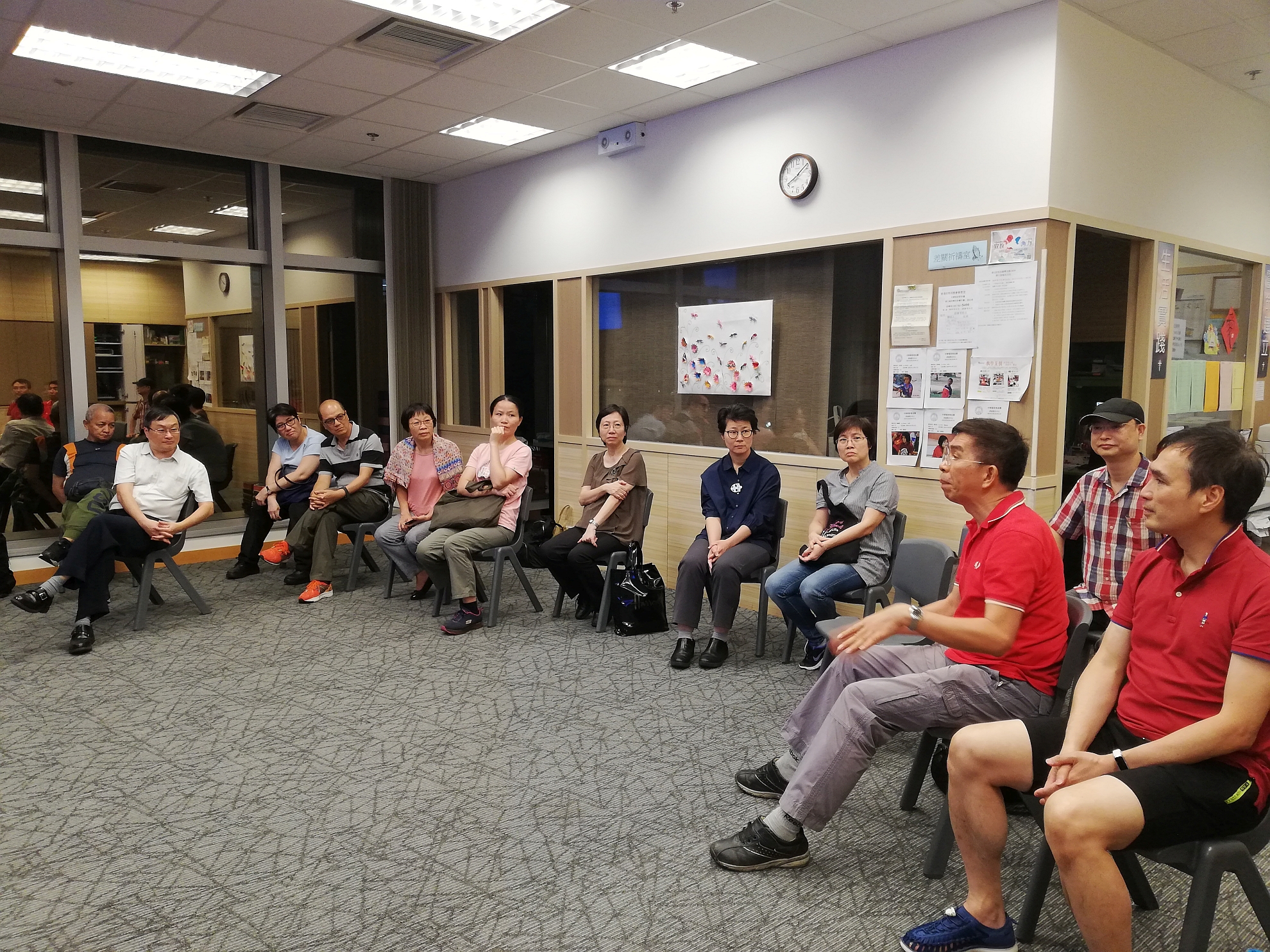 昌達在差傳祈禱會中分享事工近況