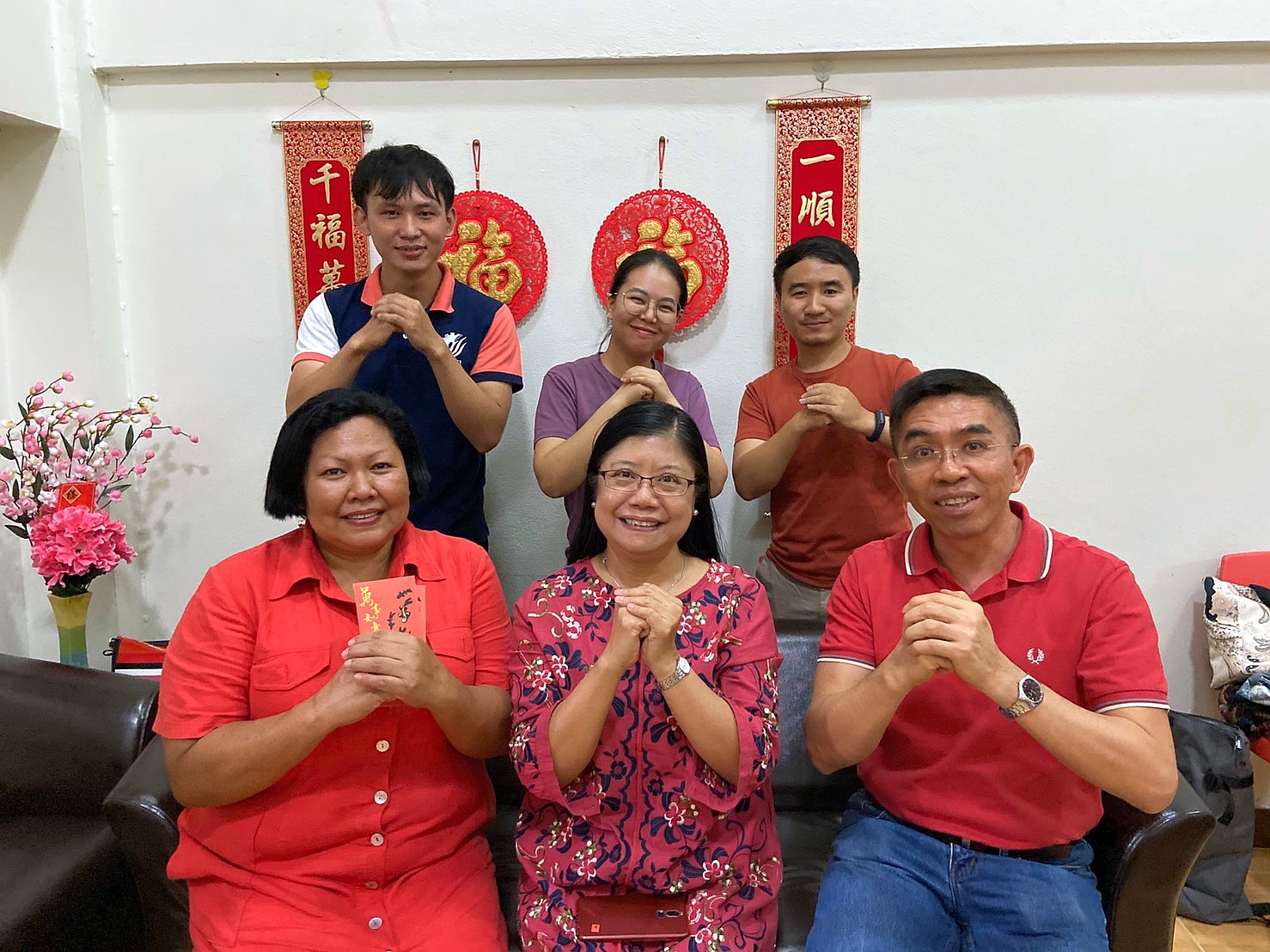 後面三位是堂委