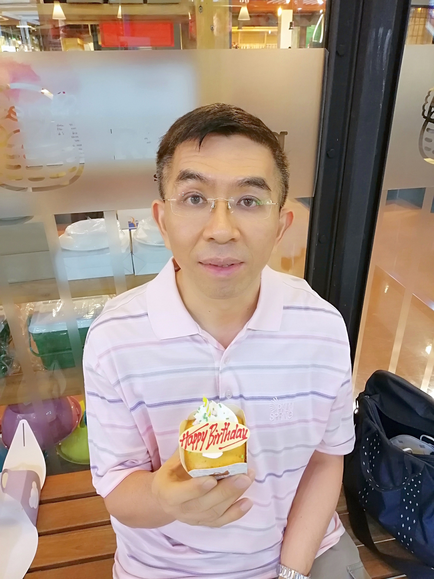 昌達這年紀吃一個迷你蛋糕便足夠了