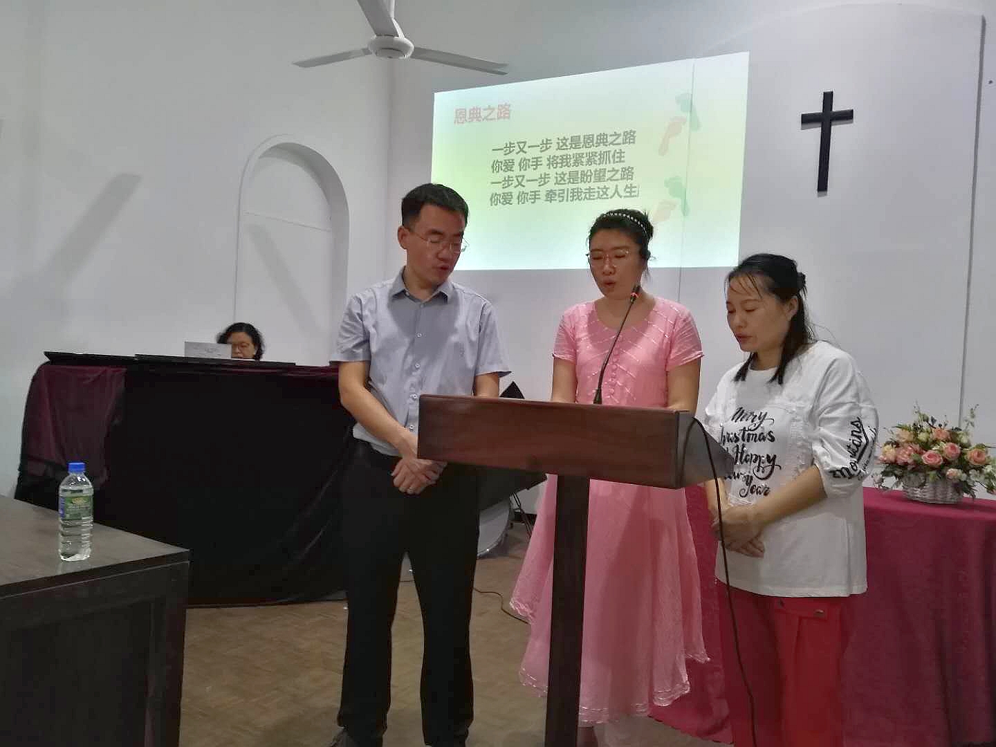 華人教會詩歌敬拜隊