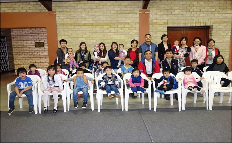 短宣隊與中文班學生老師合照