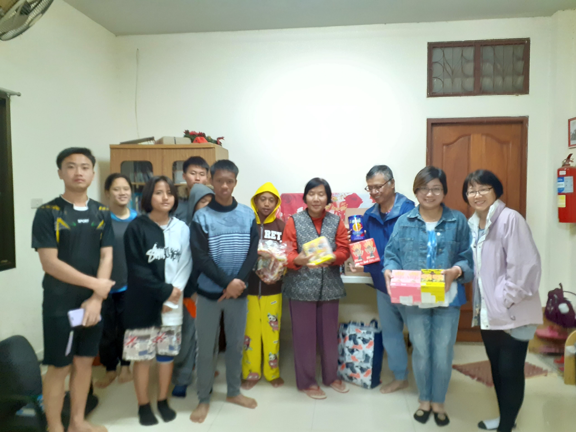 12/2020致贈聖誕禮物及奉獻新天之家、郭誠學生中心