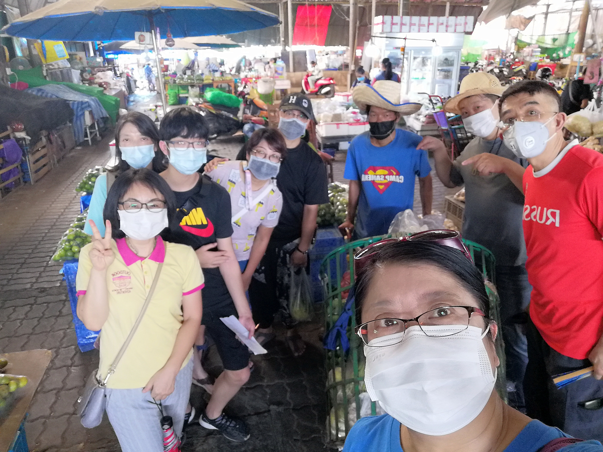 隔離期間,悅語堂弟兄姊妹幫忙去菜市場買菜