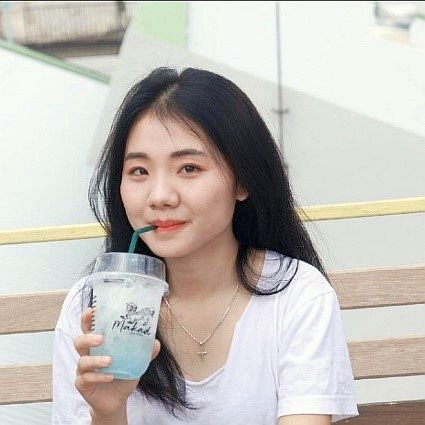 我叫Mai，跟Janie一樣，家在清邁府的山區， 在梅州大學修讀經濟， 今年讀大二。