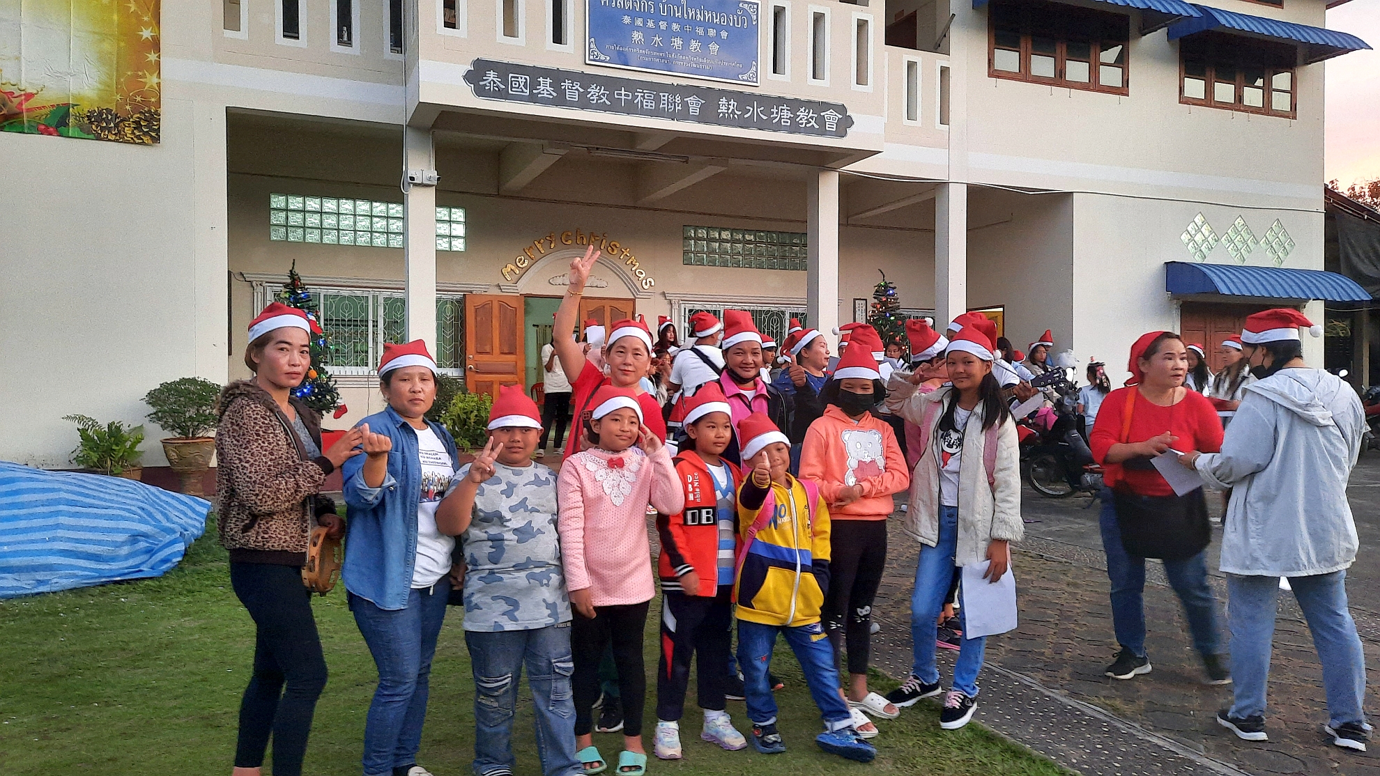 練習聖誕詩歌後 整裝待發去佈佳音