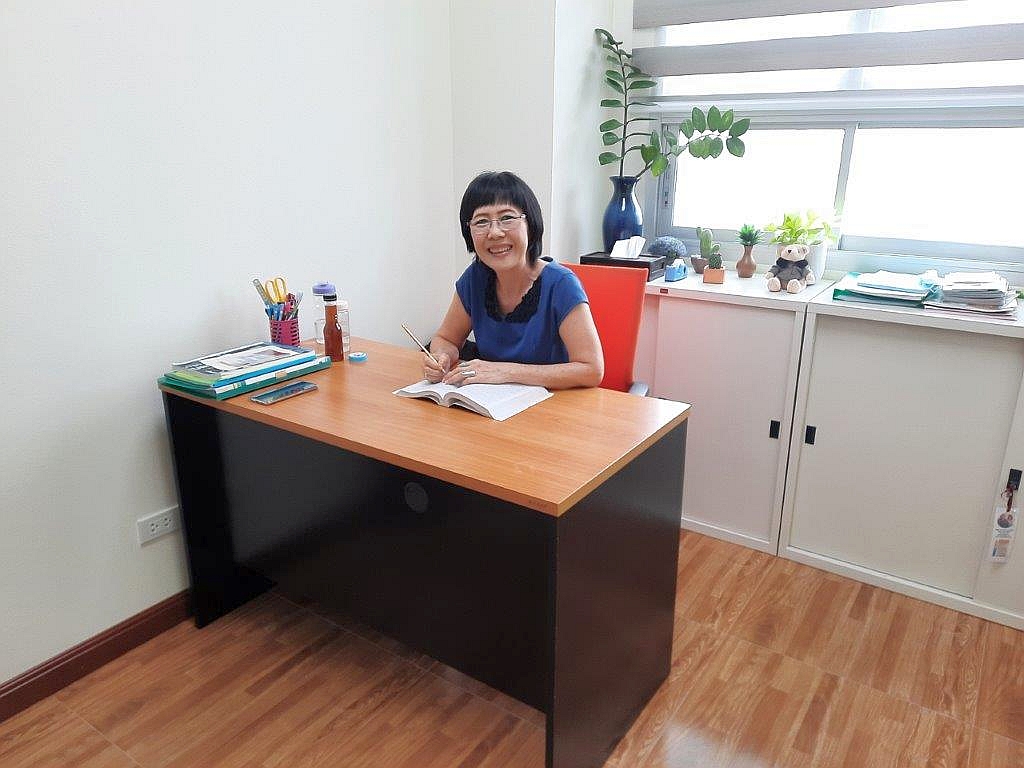 黎秀珠老師率先使用新辦公室