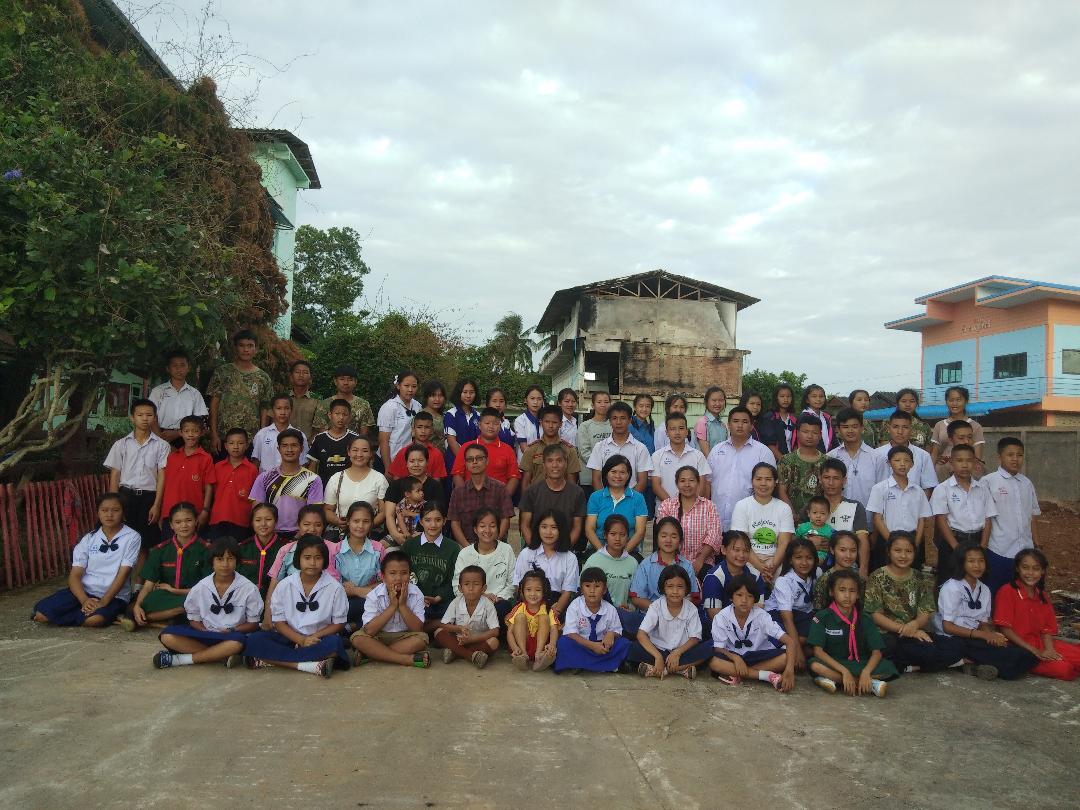 與學生中心同工、學生合照