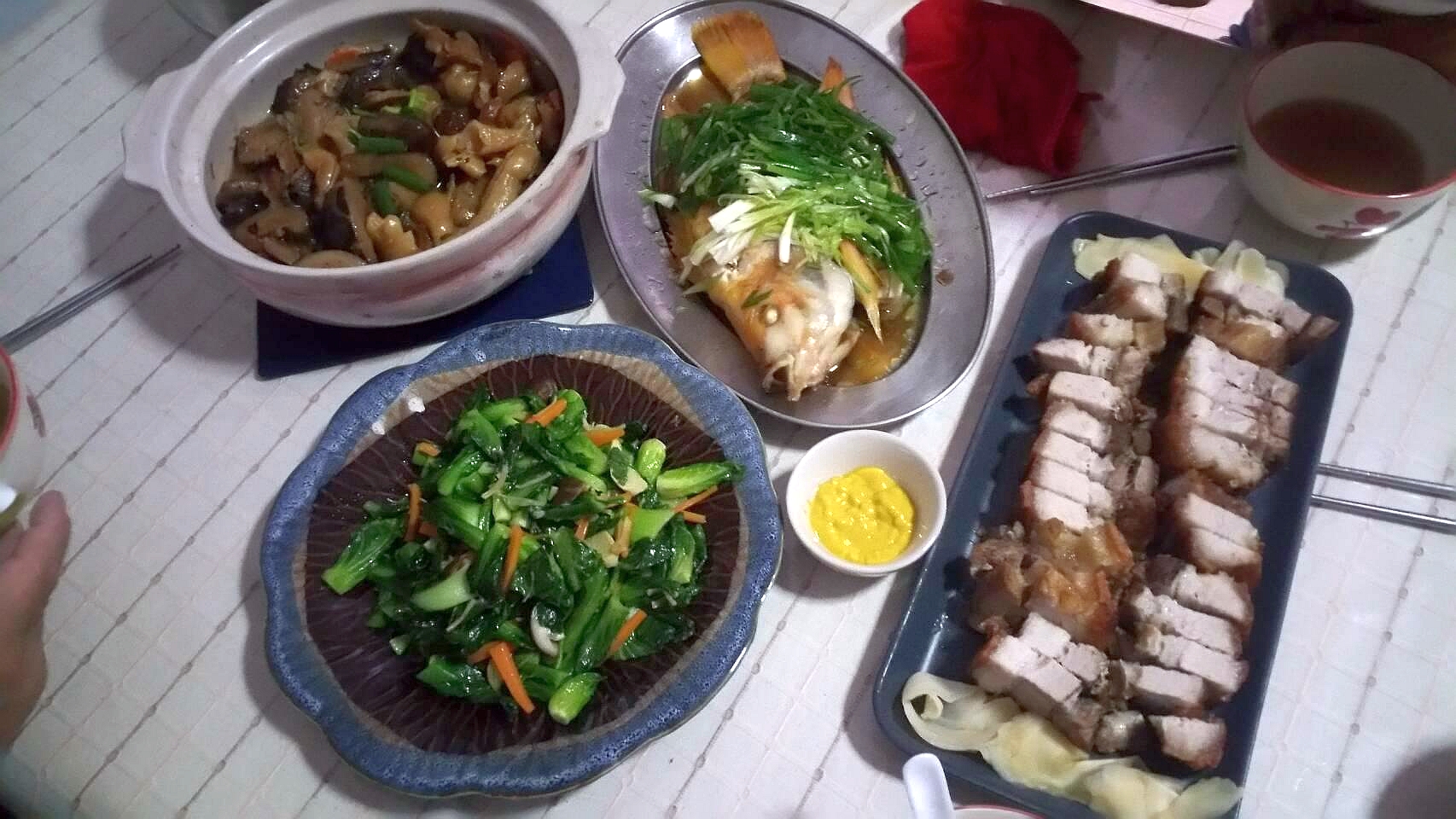 年夜飯啟明制作燒腩仔,yummy!