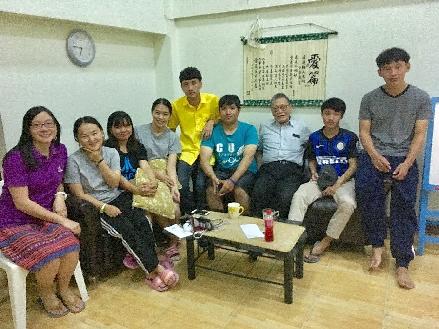 宿生聚會(於清邁大學區宿舍)