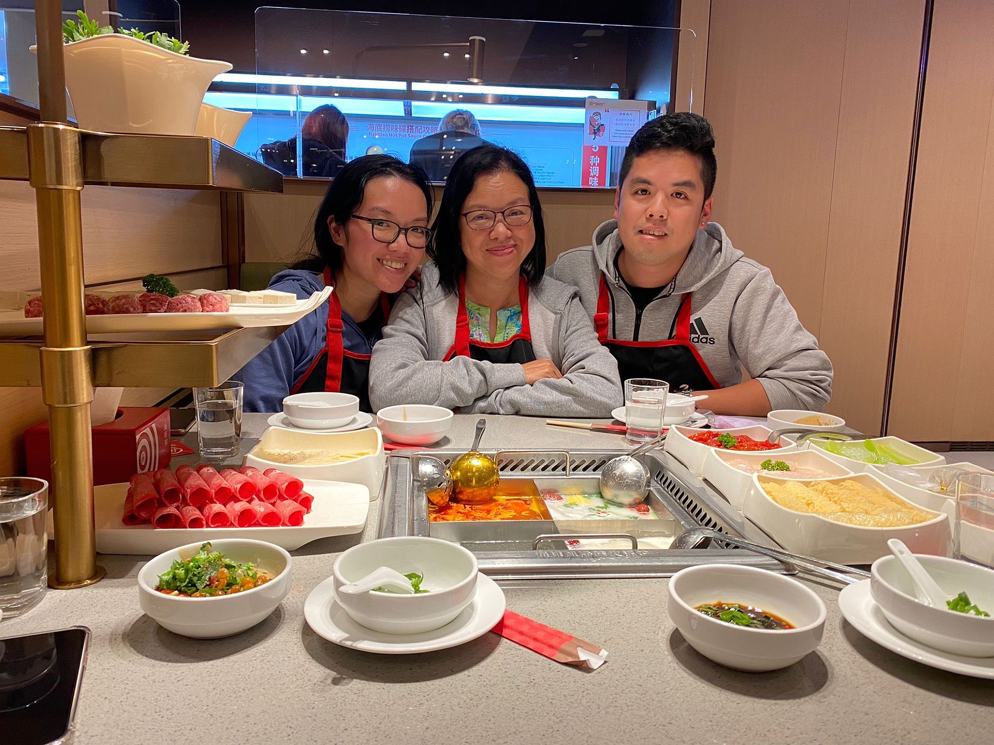 與子女團聚吃飯