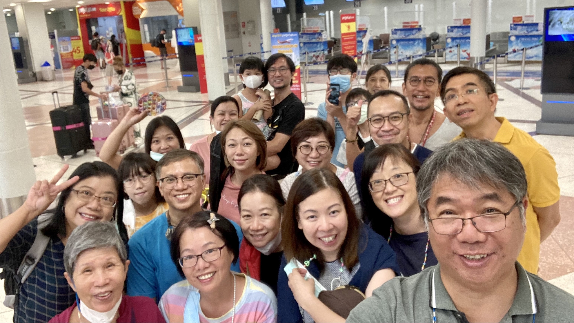 同工和弟兄姊妹於機場送別