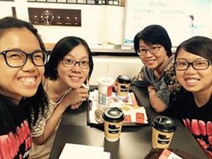 宣教士們在我和頌靈回港當天送機