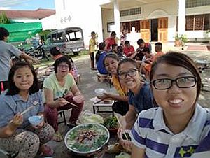 熱水塘華人村教會給我和頌靈的送