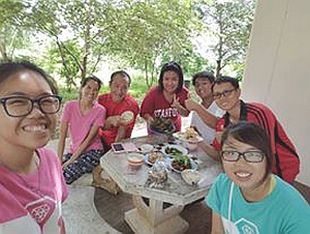 與新天之家同工的送別飯聚